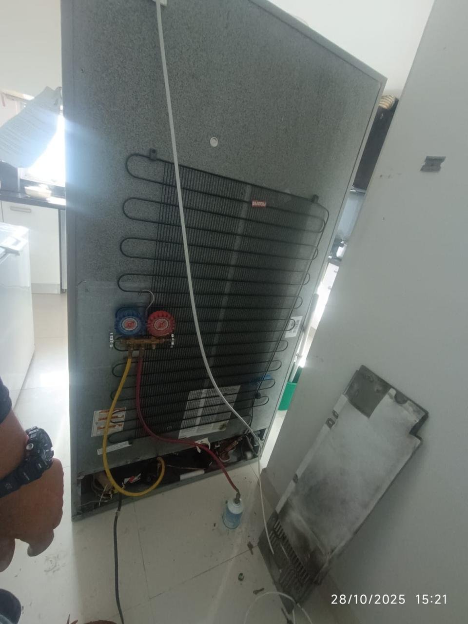 Nevera antes de la reparación